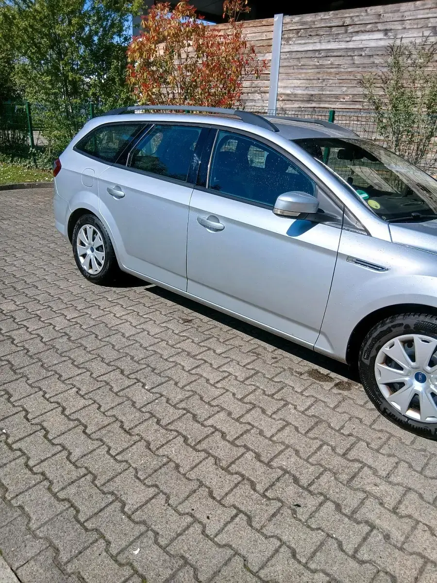Gebraucht Ford Mondeo 116 PS (85 kW) 2011 Silber Kombi