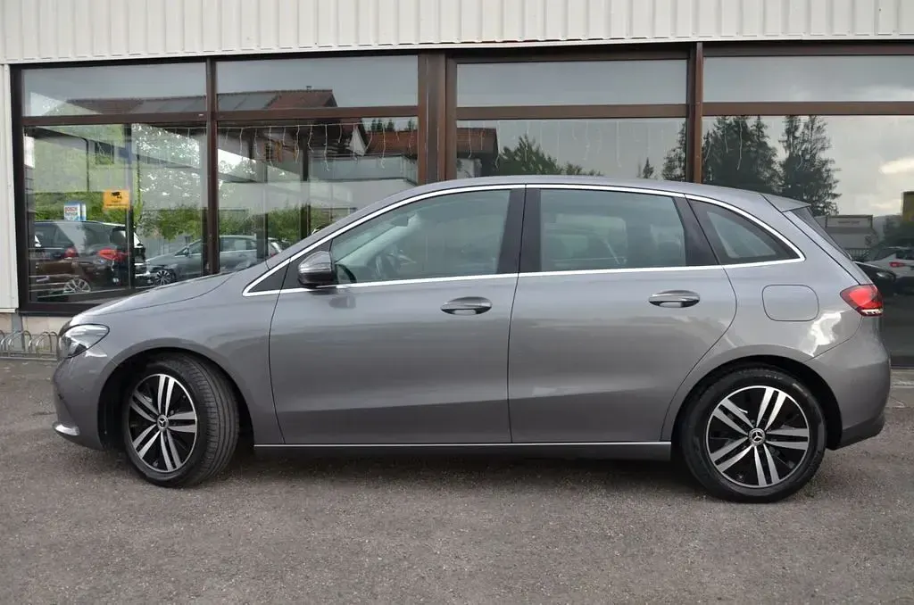 Gebraucht Mercedes B220 190 PS (139 kW) 2021 Mountaingrau Kleinwagen
