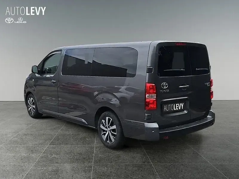 Gebraucht Toyota Proace Verso Comfort 177 PS (130 kW) 2018 Grau Kombi