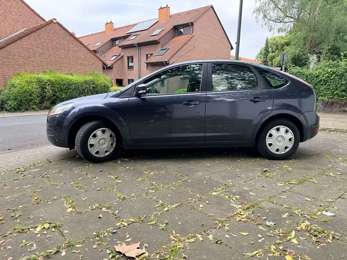 Gebraucht Ford Focus Ambiente 101 PS (74 kW) 2009 Blau Limousine