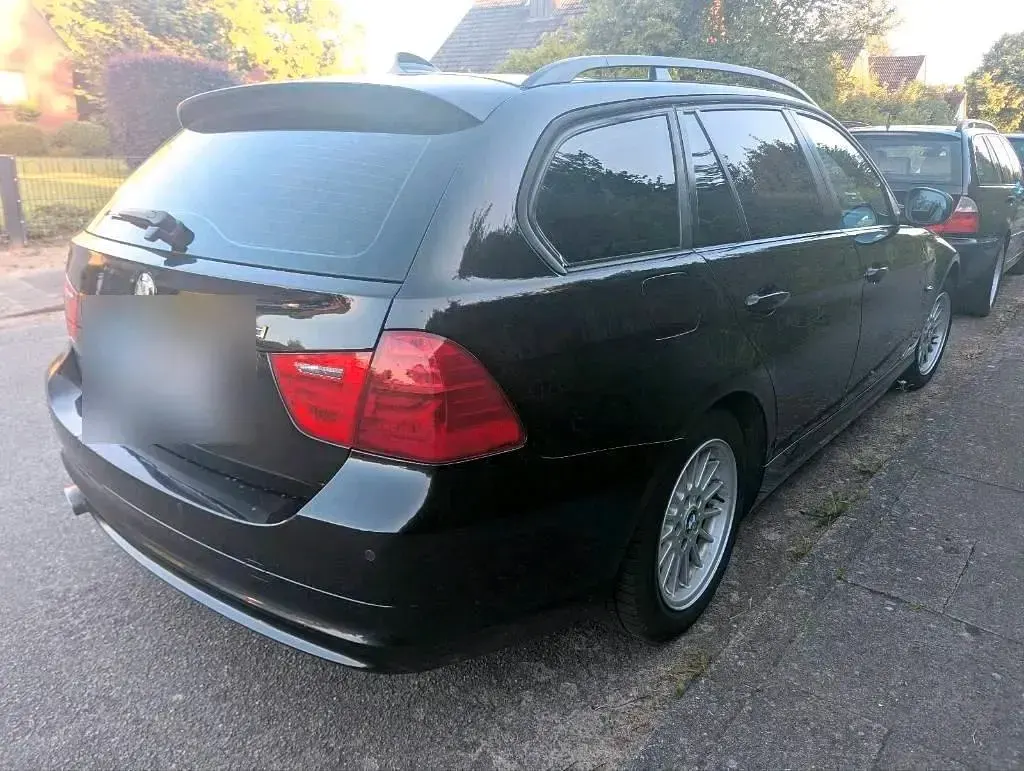 Gebraucht BMW 320 Comfort Edition 177 PS (130 kW) 2009 Schwarz Kombi