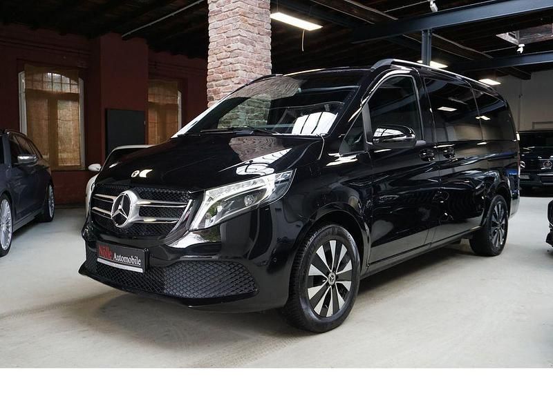 Schwarz Gebraucht 2024 Mercedes V250 Van / Kleinbus | 57.400 € (Superpreis) - Bild 1/4
