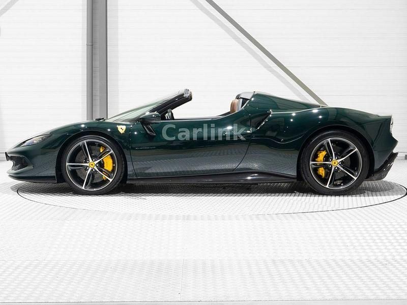 Gebraucht Ferrari 296 829 PS (609 kW) 2024 Verde british Cabrio