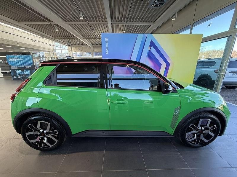 Neu Renault 5 E-Tech Urban 77 kW (106 PS) 2026 Grün Limousine