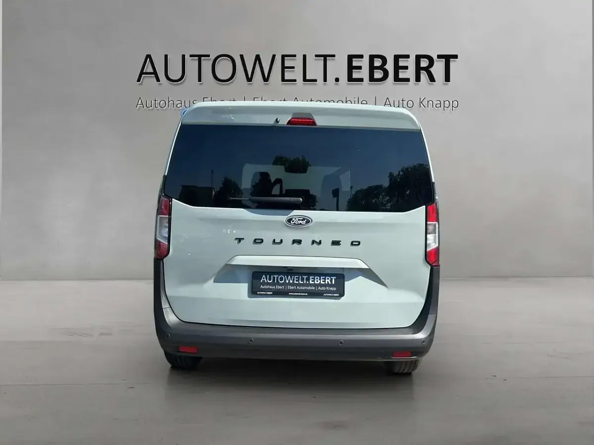 Neu Ford Tourneo Courier Titanium 125 PS (91 kW) 2026 Cactusgrau Van / Kleinbus