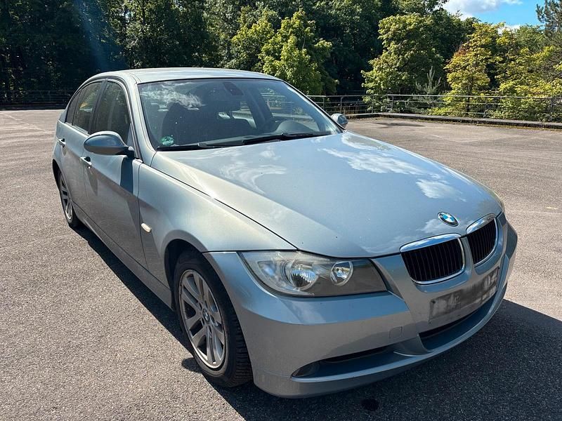 Blau Gebraucht 2008 BMW 318 Limousine | 2.499 € (Superpreis) - Bild 1/4