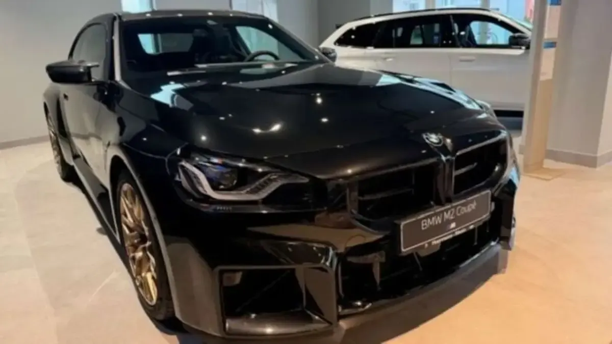 Neu BMW M2 Sport Line 530 PS (389 kW) 2026 Saphirschwarz metallic Coupé