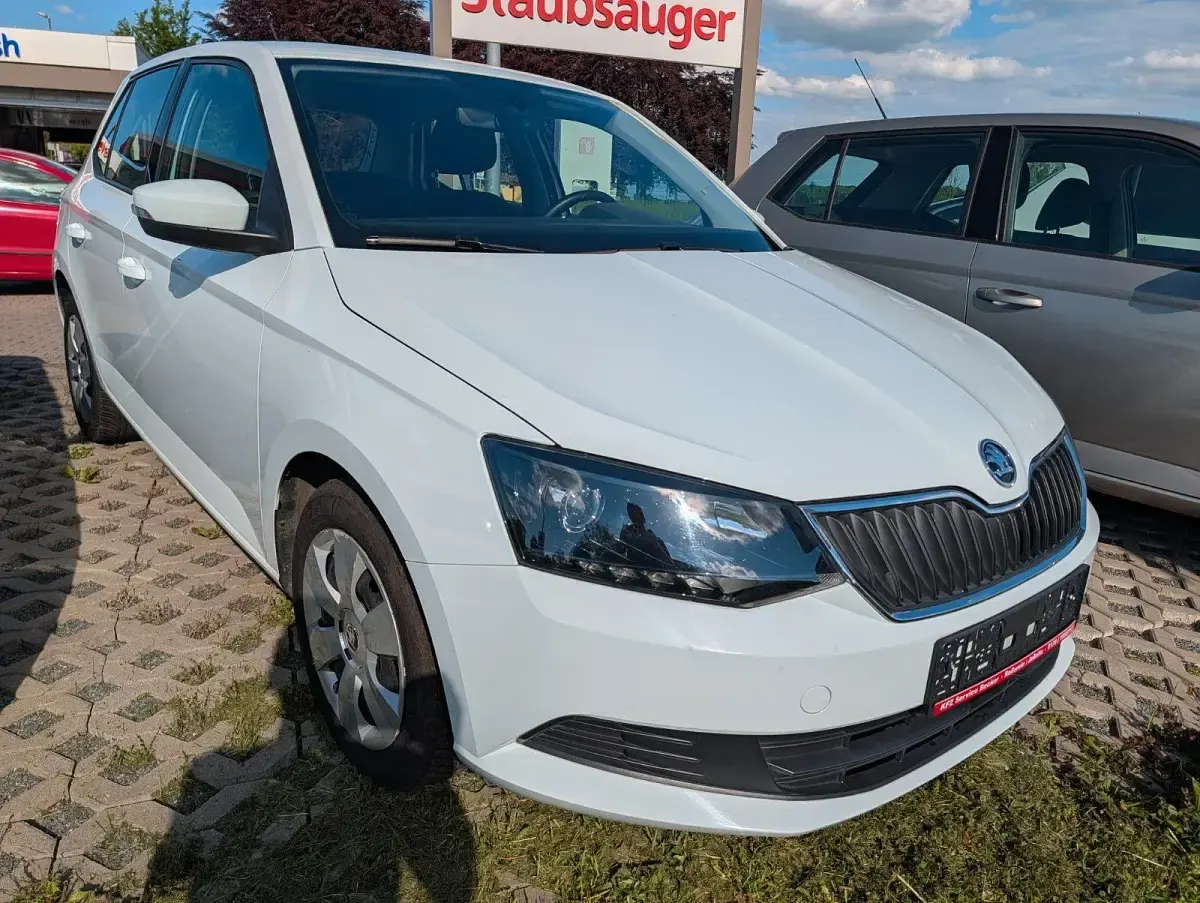 Gebraucht Skoda Fabia Ambition 75 PS (55 kW) 2015 Weiß Kleinwagen