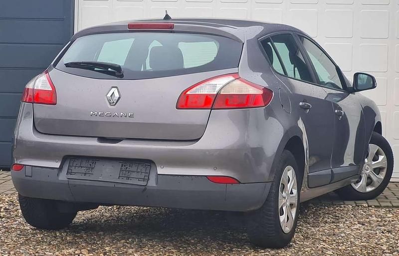 Gebraucht Renault Mégane III Expression 101 PS (74 kW) 2009 Grau cassiopee Kleinwagen