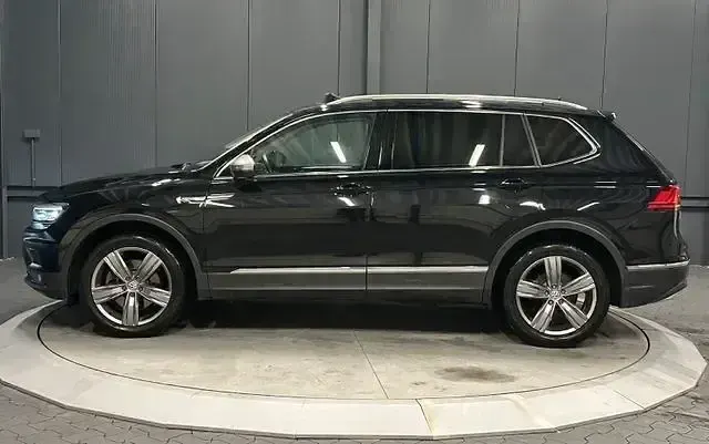 Gebraucht VW Tiguan Allspace Highline 190 PS (139 kW) 2021 Deep black perleffekt SUV