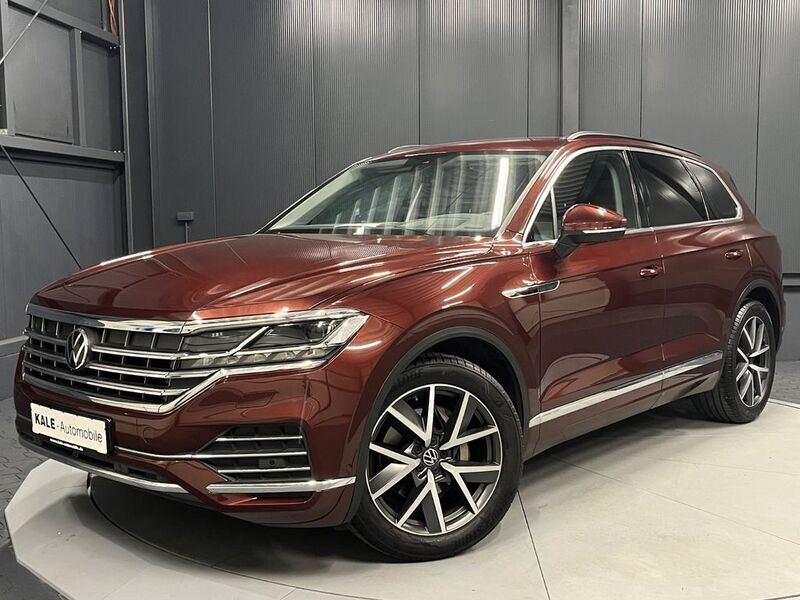 Rot metallic (malbec red metallic) Gebraucht 2022 VW Touareg Elegance SUV | 48.970 € (Superpreis) - Bild 1/4