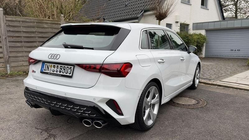 Gebraucht Audi S3 Sport 333 PS (244 kW) 2024 Weiß Limousine