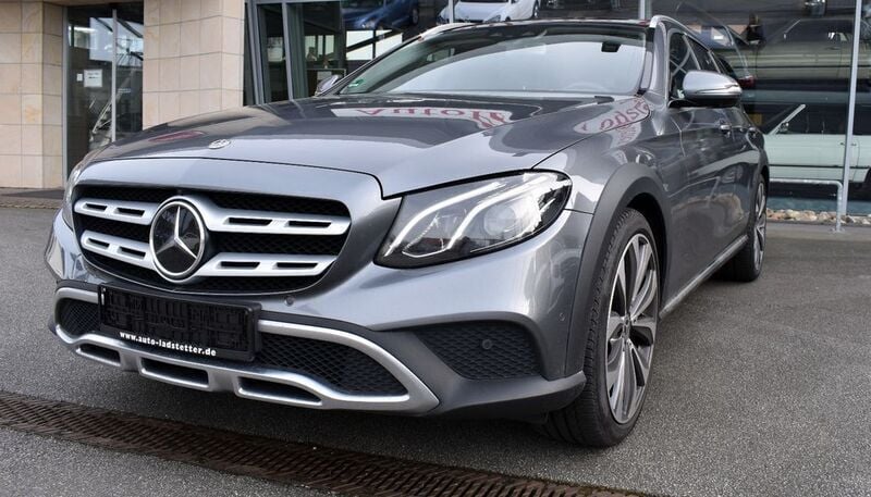 Grau Gebraucht 2019 Mercedes E400 Kombi | 38.900 € (Fairer Preis) - Bild 1/4