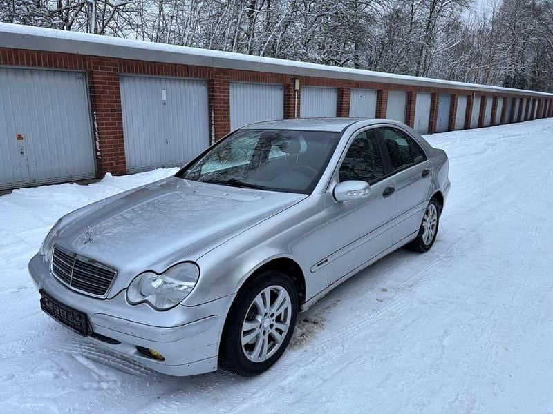 Silber Gebraucht 2001 Mercedes C200 Classic Limousine | 2.900 € (Fairer Preis) - Bild 1/4