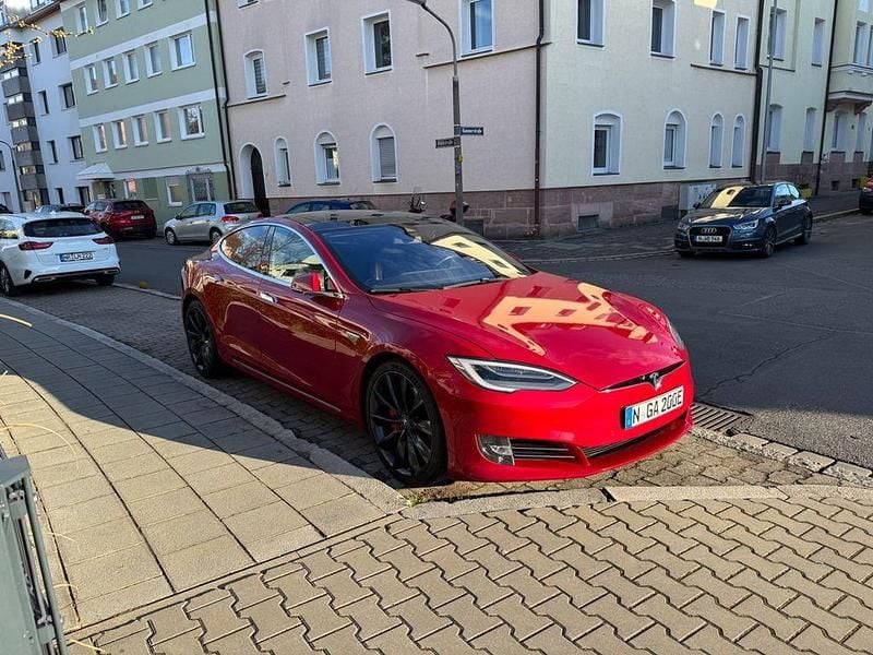Gebraucht Tesla Model S 567 kW (772 PS) 2016 Rot Kleinwagen