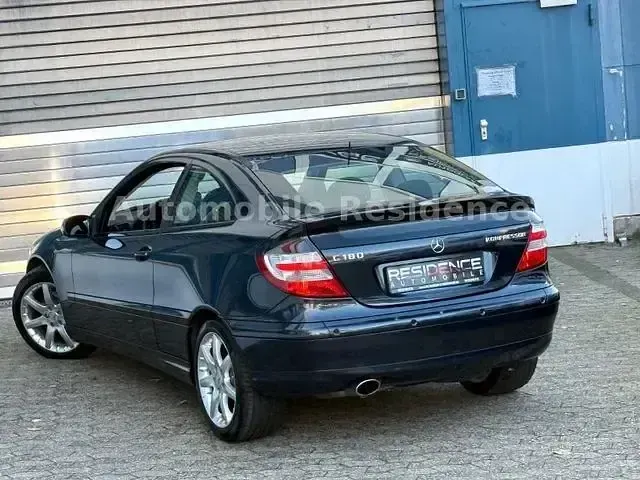 Gebraucht Mercedes C180 143 PS (105 kW) 2005 Schwarz Coupé