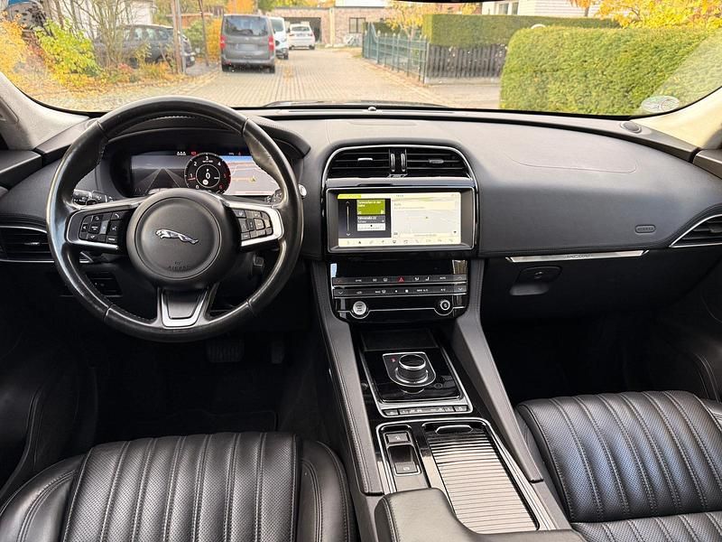 Gebraucht Jaguar F-Pace 179 PS (131 kW) 2019 Blau SUV