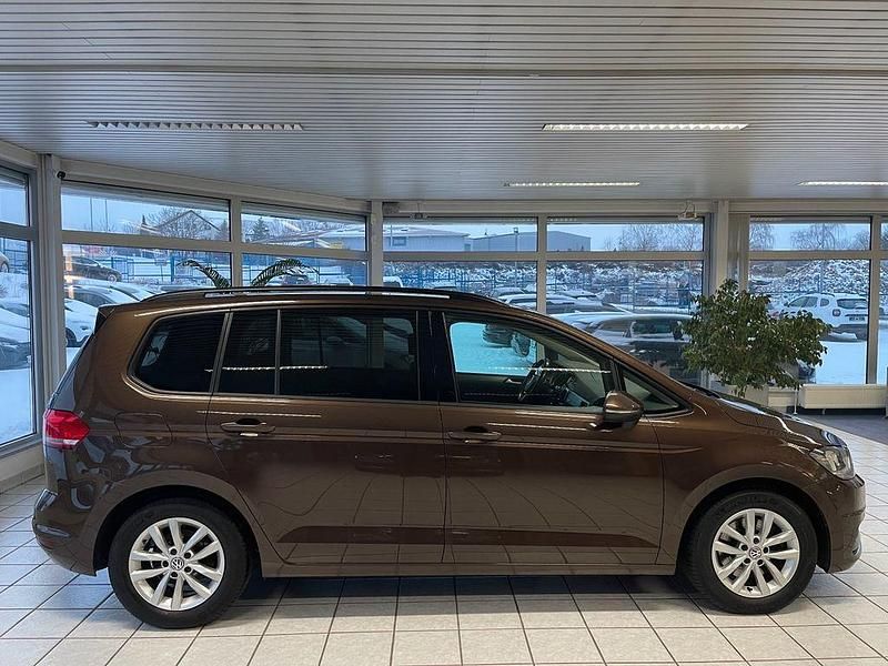 Gebraucht VW Touran Comfortline 150 PS (110 kW) 2016 Nutshell brown Van / Kleinbus