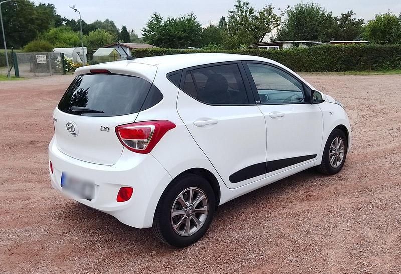 Gebraucht Hyundai i10 Passion 67 PS (49 kW) 2016 Weiß Kleinwagen