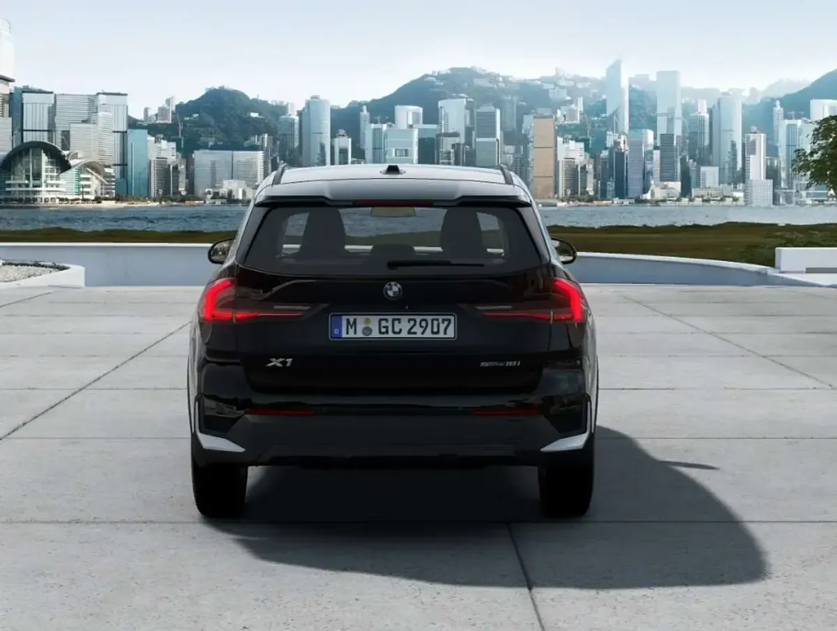 Neu BMW X1 218 PS (160 kW) 2026 Schwarz uni SUV