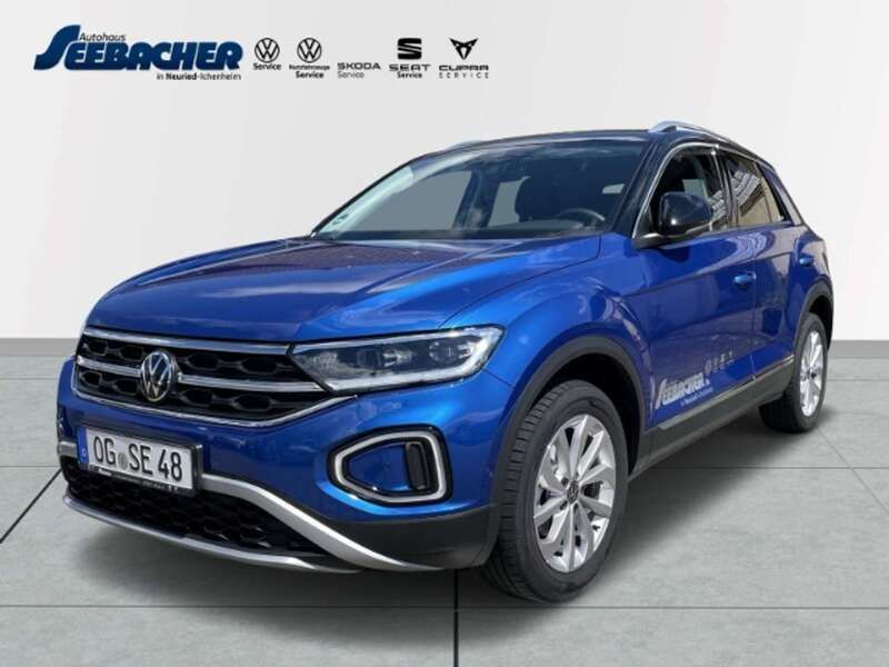 Ravennablau metallic/schwarz Gebraucht 2023 VW T-Roc Style SUV | 33.480 € (Teuer) - Bild 1/4