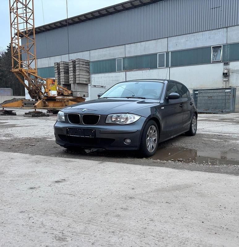 Grau Gebraucht 2006 BMW 116 Basis Kleinwagen | 1.100 € (Superpreis) - Bild 1/4