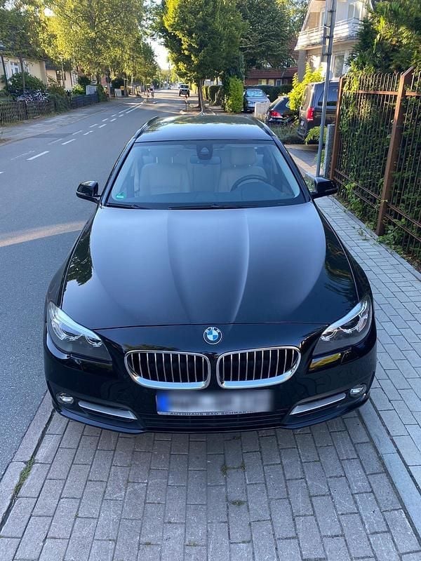 Schwarz Gebraucht 2017 BMW 520 Kombi | 11.500 € (Superpreis) - Bild 1/4