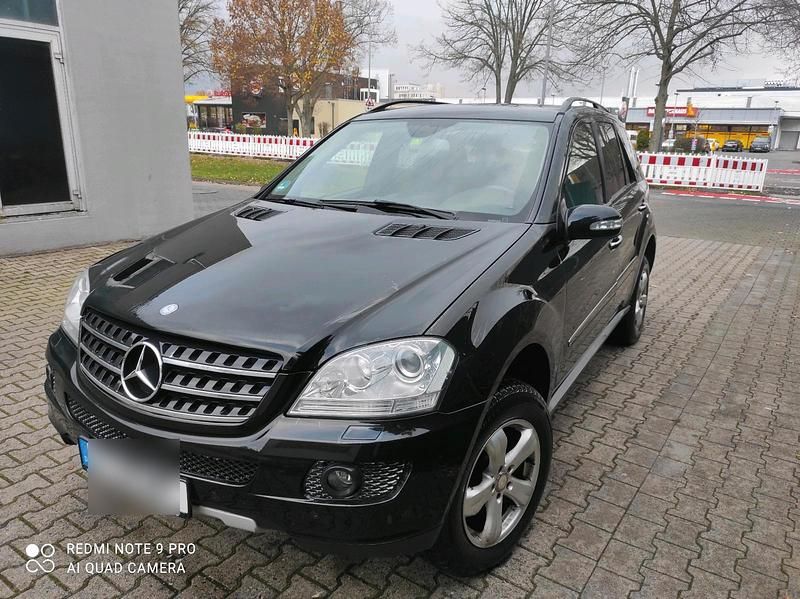 Schwarz Gebraucht 2007 Mercedes ML320 SUV | 6.300 € (Guter Preis) - Bild 1/4