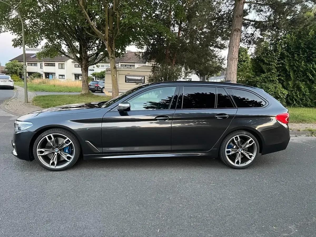 Gebraucht BMW M550 400 PS (294 kW) 2017 Grau Limousine