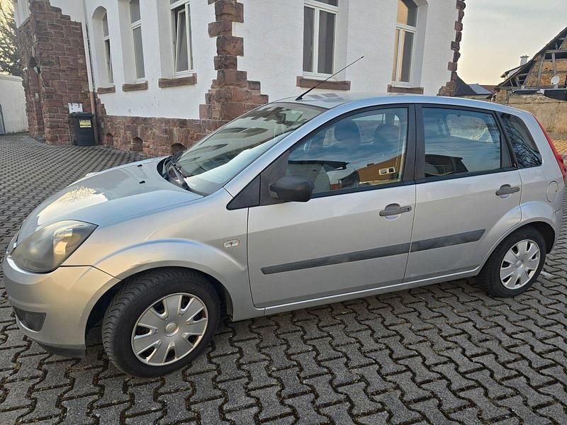 Gebraucht Ford Fiesta 80 PS (58 kW) 2007 Silber Kleinwagen