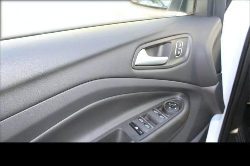 Gebraucht Ford Kuga Titanium 150 PS (110 kW) 2019 Weiß SUV