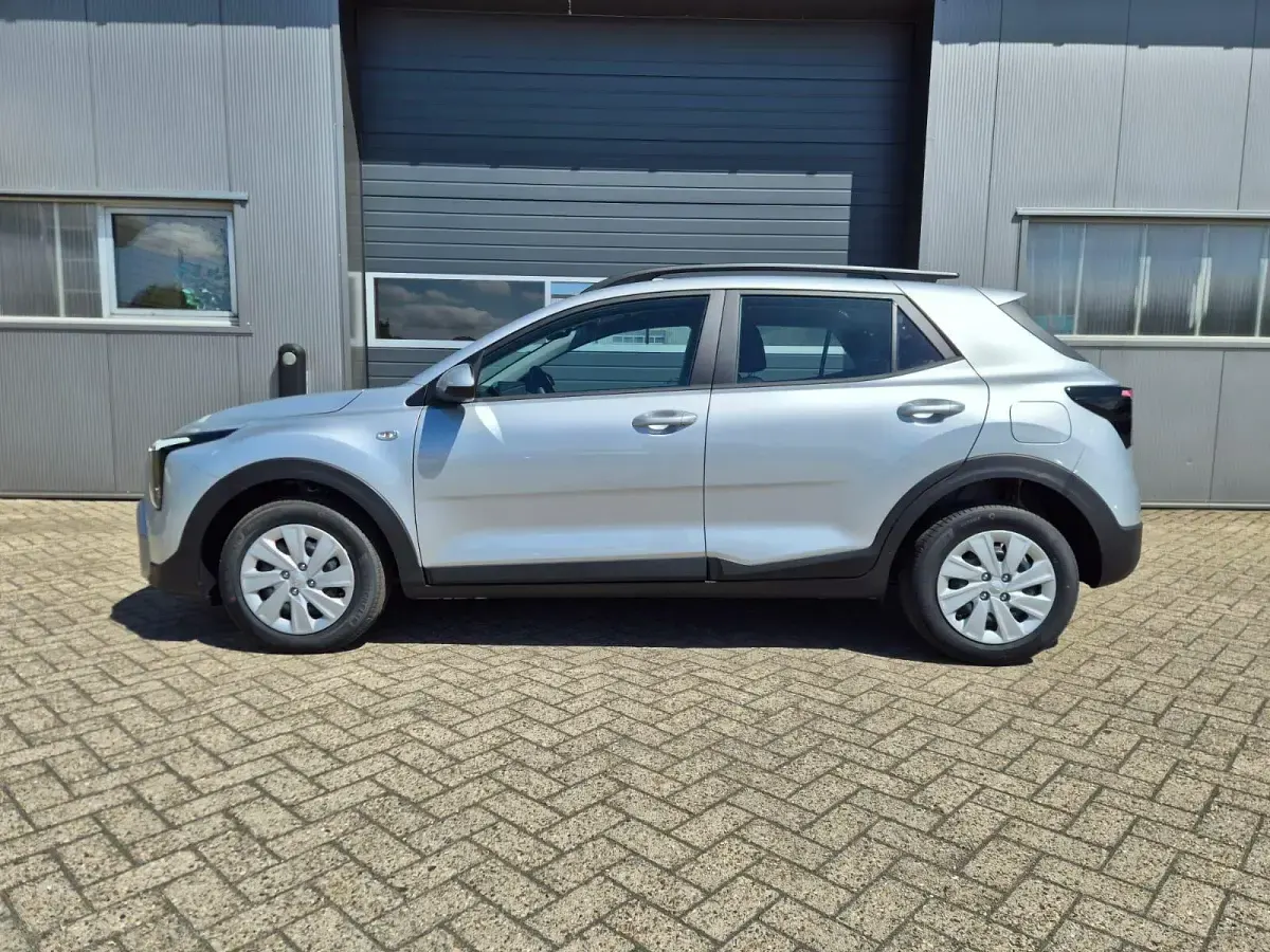Neu Kia Stonic 116 PS (85 kW) 2026 Sparkling silver metallic SUV