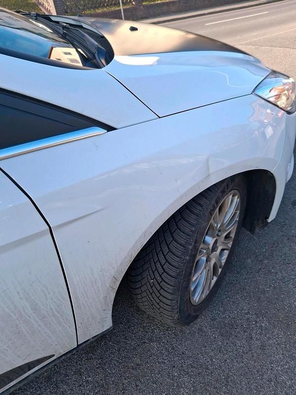 Gebraucht Ford Focus 125 PS (91 kW) 2012 Weiß Kombi