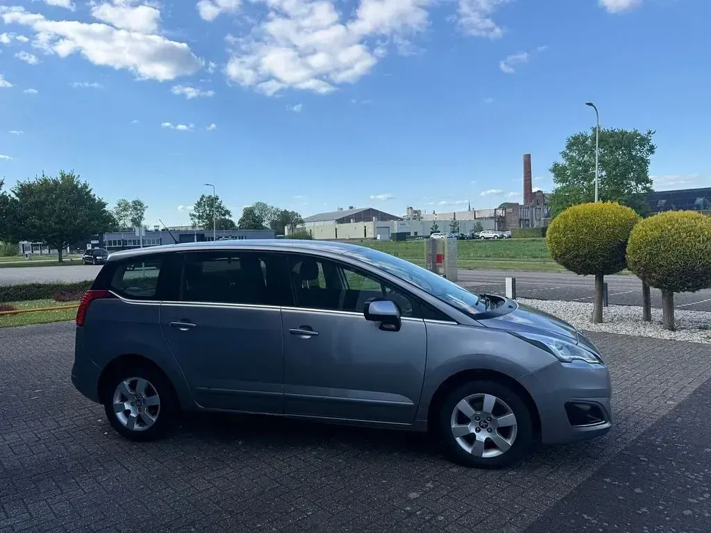 Gebraucht Peugeot 5008 Active 114 PS (83 kW) 2015 Grau Van / Kleinbus