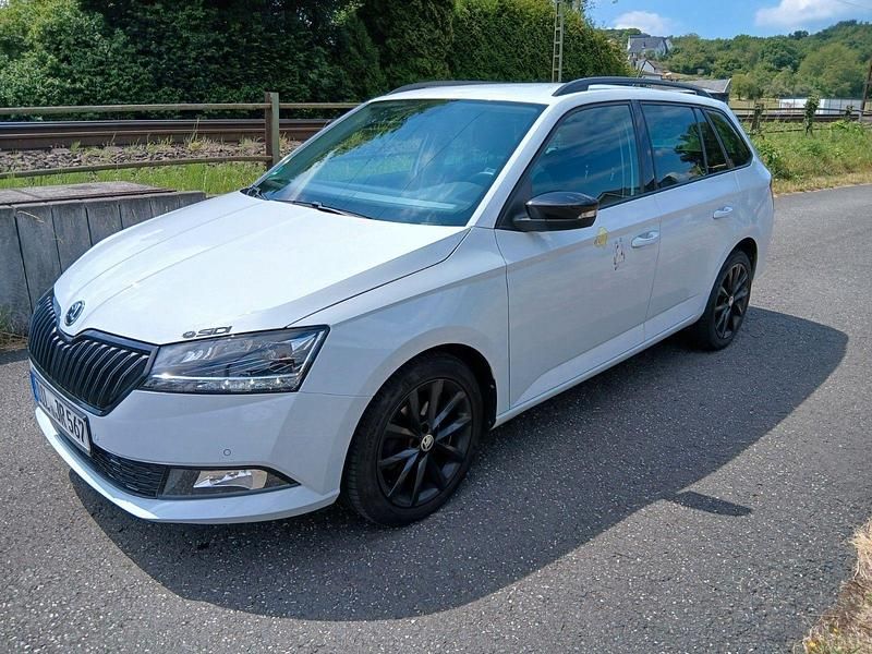Weiß Gebraucht 2022 Skoda Fabia Ambition Kombi | 15.800 € (Fairer Preis) - Bild 1/4