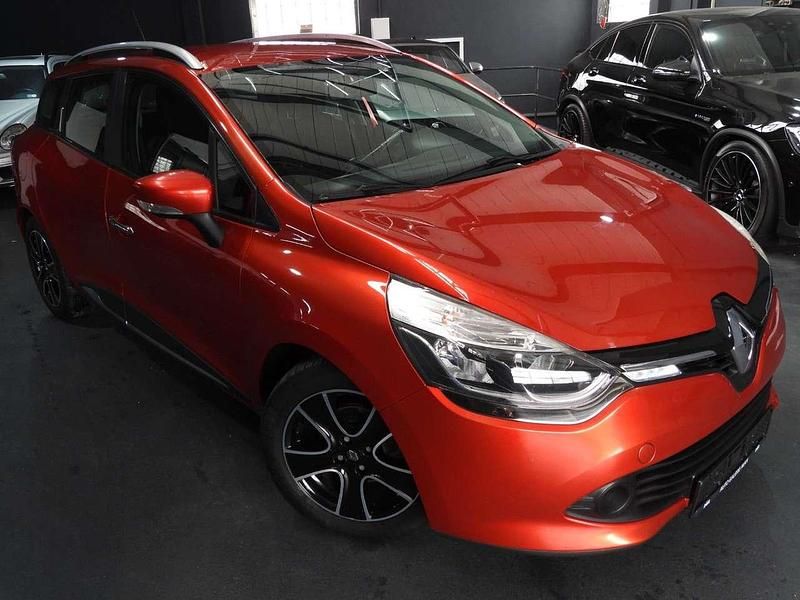 Gebraucht Renault Clio GrandTour Dynamique 90 PS (66 kW) 2015 Rot Kombi