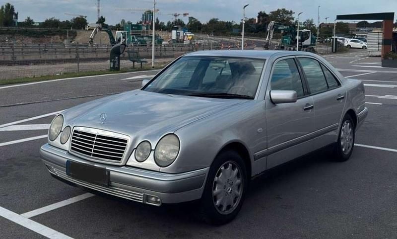 Gebraucht Mercedes E320 220 PS (161 kW) 1995 Silber Limousine