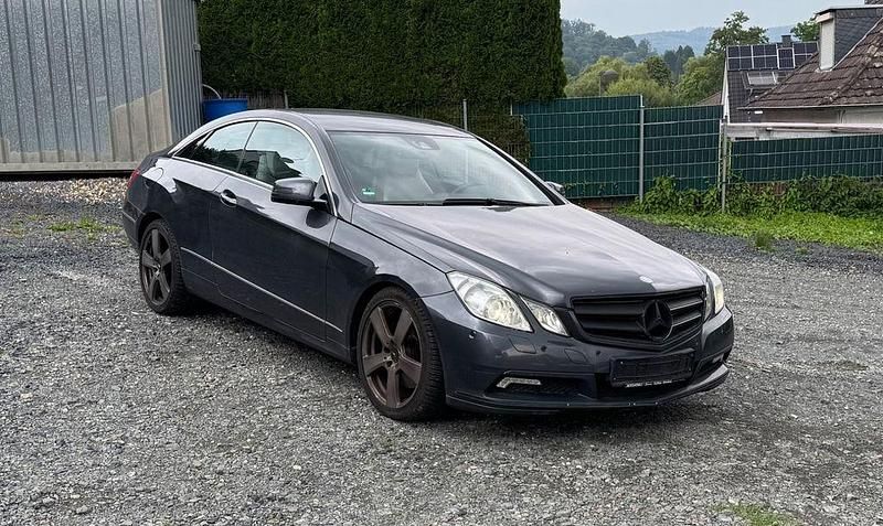 Grau Gebraucht 2010 Mercedes E350 Coupé | 5.999 € (Superpreis) - Bild 1/4