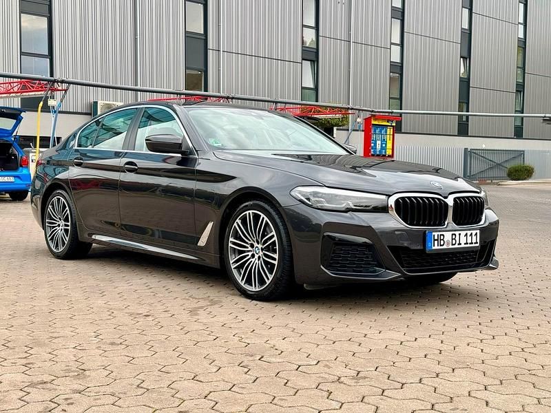 Gebraucht BMW 520 M Sport 190 PS (139 kW) 2023 Grau Limousine
