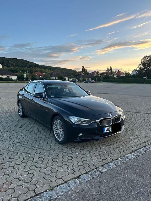 Schwarz Gebraucht 2012 BMW 320 Luxury Line Limousine | 10.500 € (Guter Preis) - Bild 1/4
