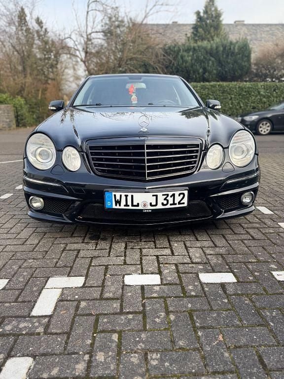 Schwarz Gebraucht 2006 Mercedes E320 Avantgarde Limousine | 3.550 € (Superpreis) - Bild 1/4