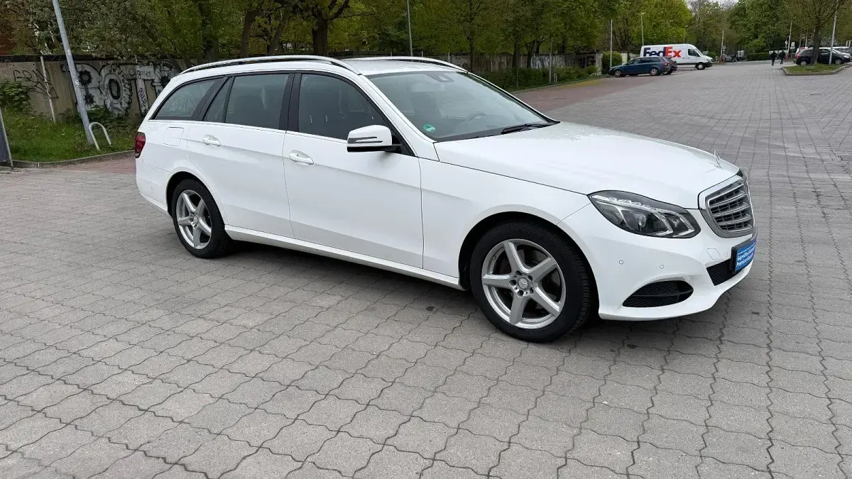 Gebraucht Mercedes E350 Elegance 258 PS (189 kW) 2015 Weiß Limousine