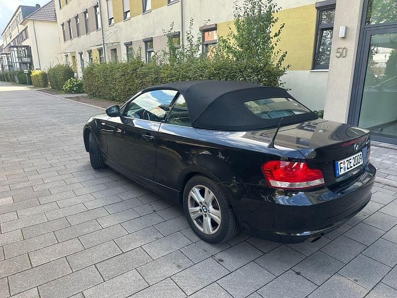 Gebraucht BMW 118 Cabriolet 143 PS (105 kW) 2011 Schwarz Cabrio