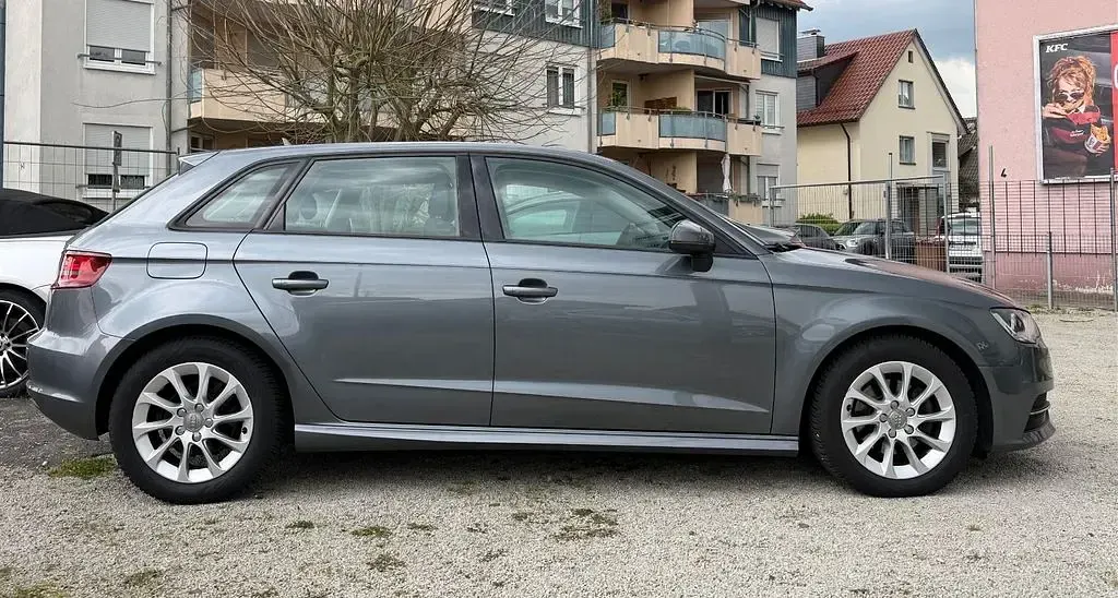 Używany Audi A3 Attraction 110 KM (80 kW) 2014 Szary Sedan/Limuzyna