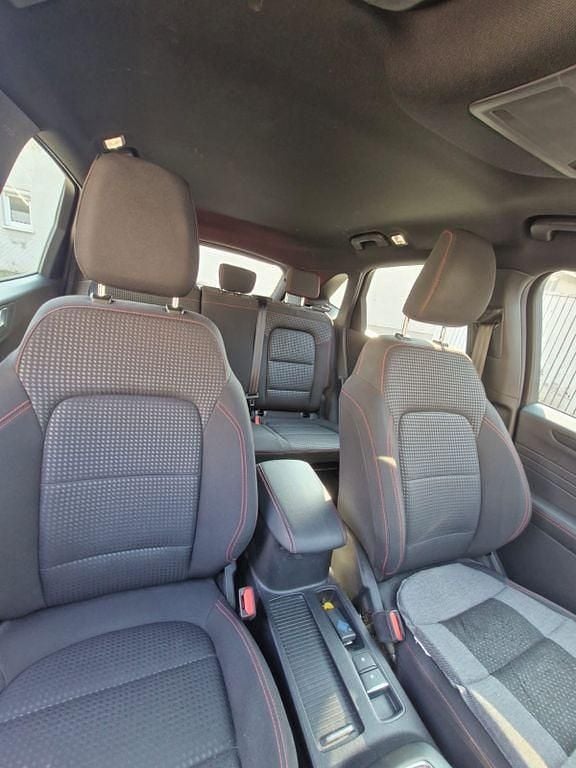 Gebraucht Ford Kuga ST-Line 150 PS (110 kW) 2022 Rot SUV