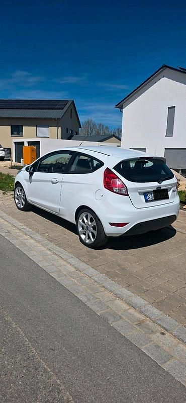 Używany Ford Fiesta 60 KM (44 kW) 2017 Biały Hatchback