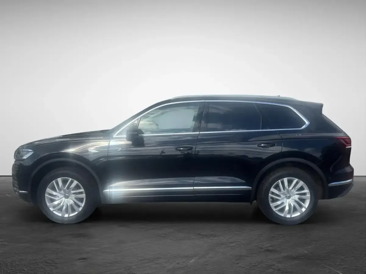 Gebraucht VW Touareg Atmosphere 231 PS (169 kW) 2022 Schwarz (deep black perleffekt) SUV