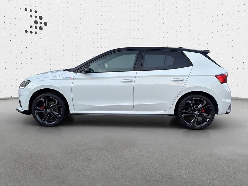 Neu Skoda Fabia 177 PS (130 kW) 2025 Moonweiß perleffekt Limousine