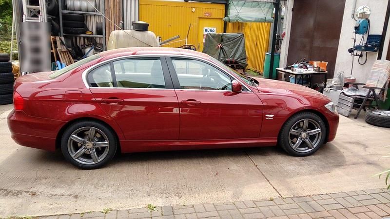 Rot Gebraucht 2011 BMW 325 Limousine | 15.500 € (Etwas zu teuer) - Bild 1/4
