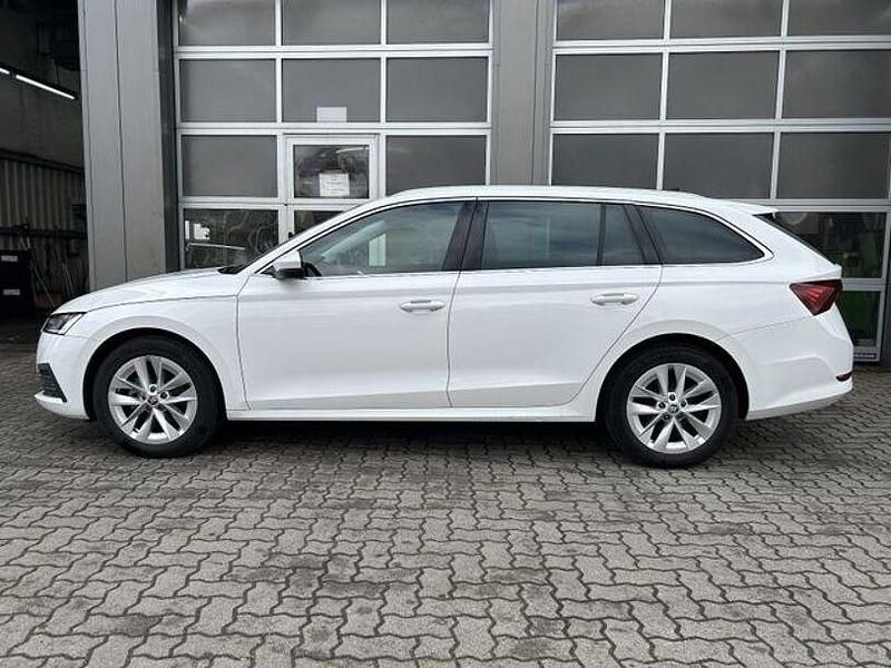 Gebraucht Skoda Octavia Style 116 PS (85 kW) 2023 Candyweiss Kombi